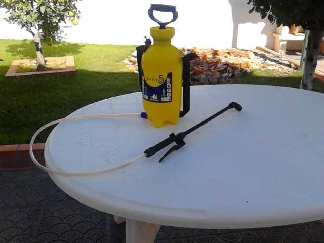 Pulverizador de côr amarela