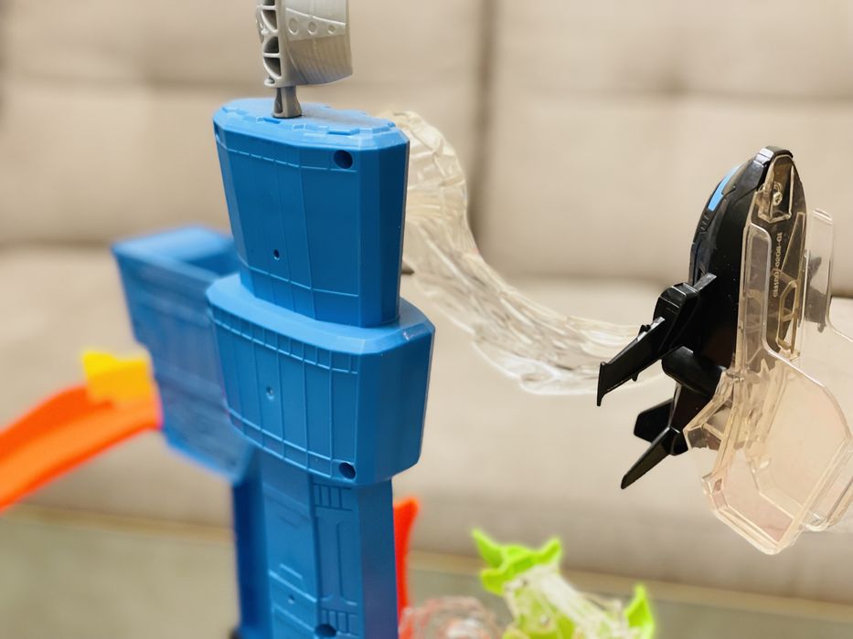 Трек Hot Wheels City Гонки в аэропорту (GFH90)