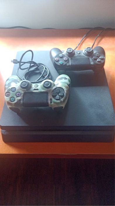 PS4 + 2 Comandos