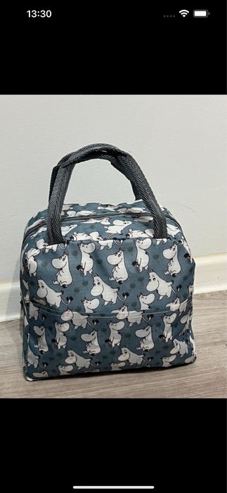 Nowa torba termiczna – wzór z Muminkami Rozmiar: 23 × 20 × 13 cm