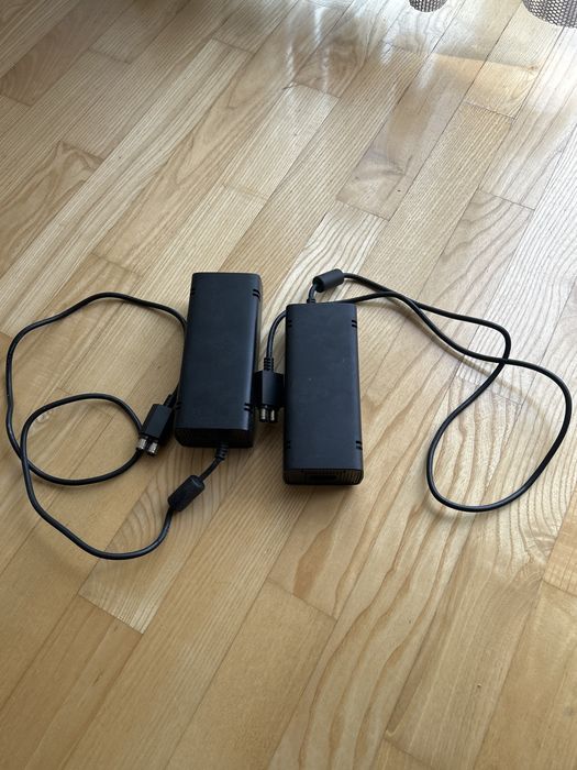 2 zasilacze xbox 360 s