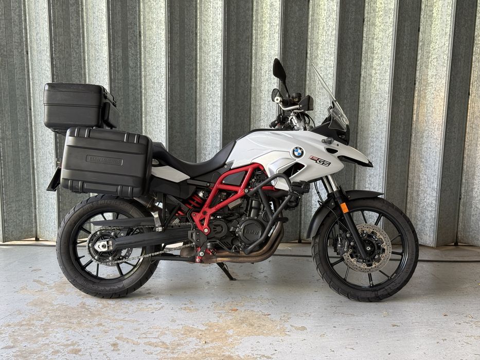 BMW F700GS 2017 + 2 Capacetes