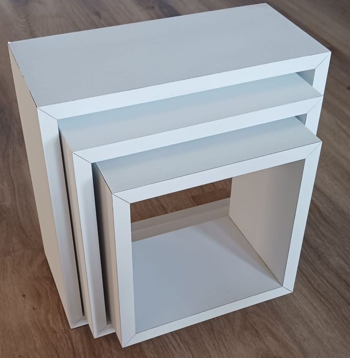 1 Conjunto  de 3 estantes quadradas para parede,