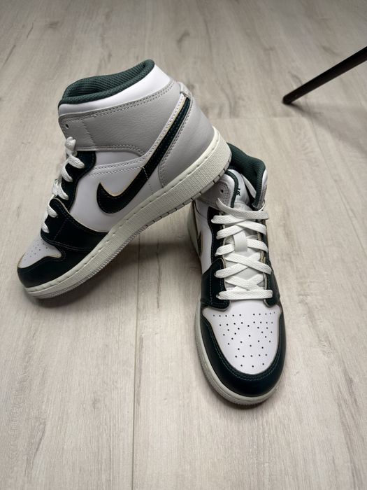 Кросівки жіночі AIR JORDAN 1 MID SE WHITE/GREY FQ8088-103