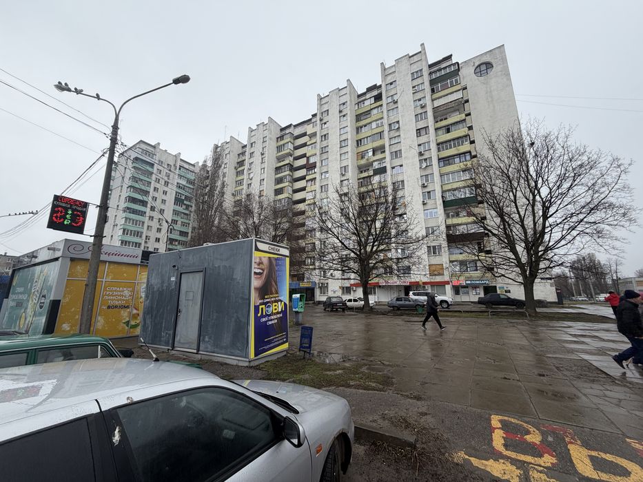 Продам гостинку  Супер Место возле метро