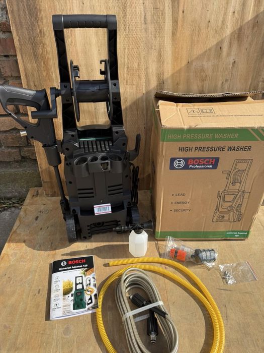 Мойка высокого давления BOSCH Universal Aquatak 125