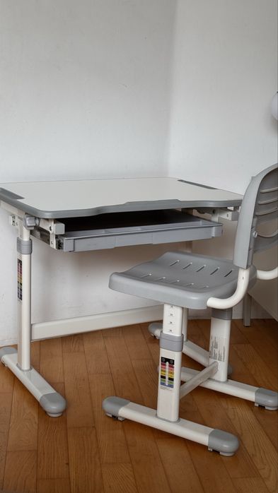 biurko z krzeslem rosnace z dzieckiem