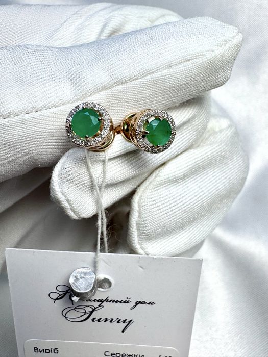 Золоті сережки пусети з діамантами та смарагдами
