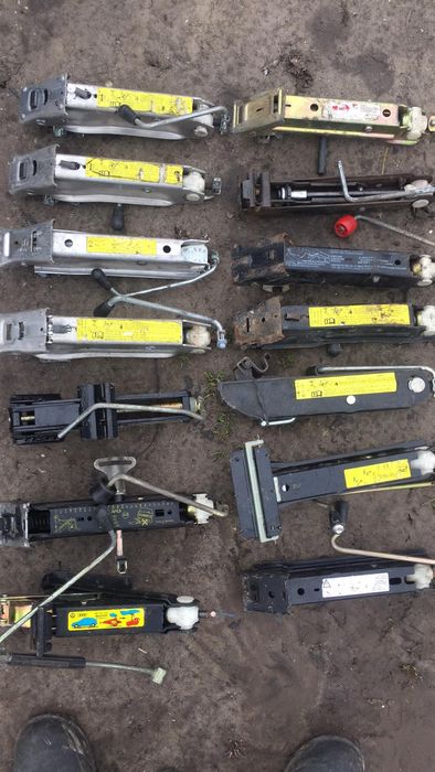 Домкраты автомобильные оригинальные