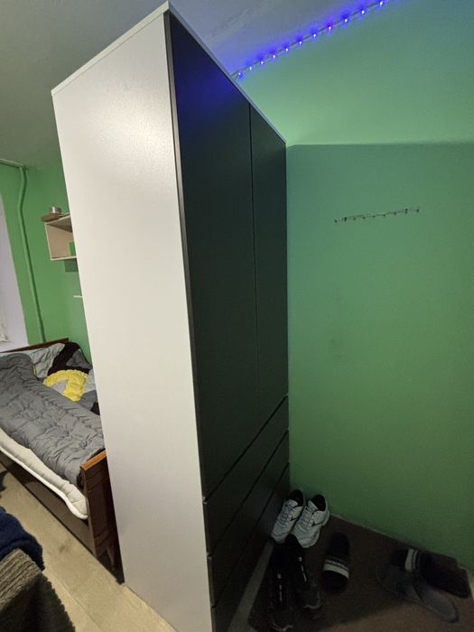 Великий Шкаф Вмісткий