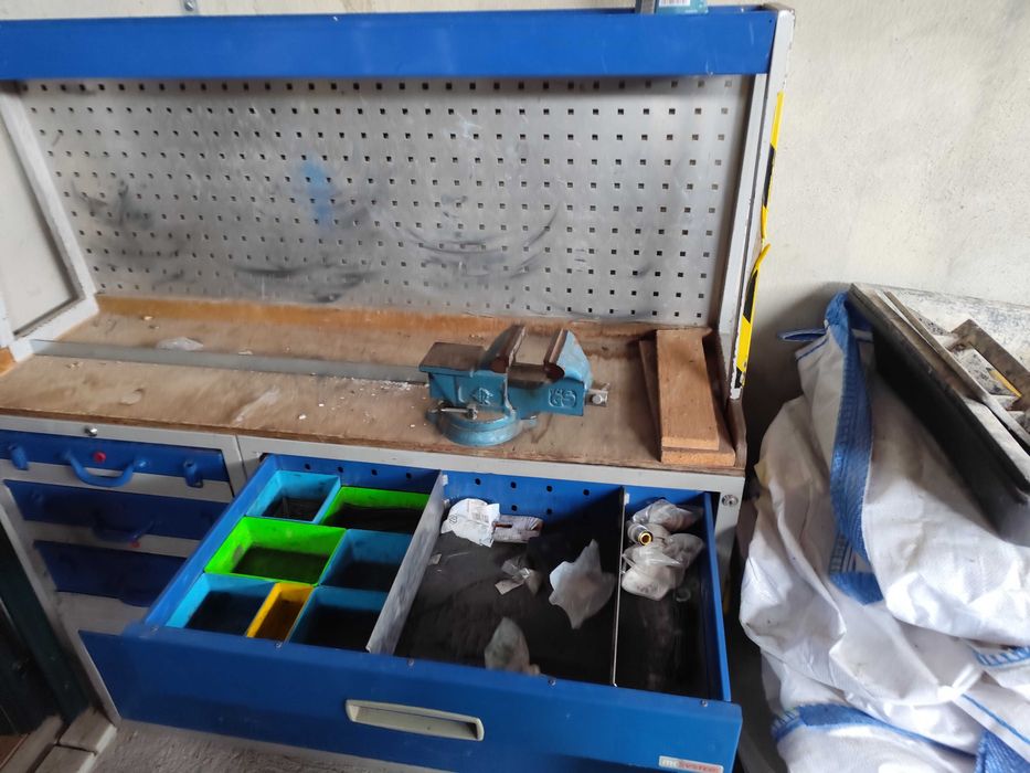 Bancada de Trabalho para Carrinha – Completa  Gavetas, Malas e Torno