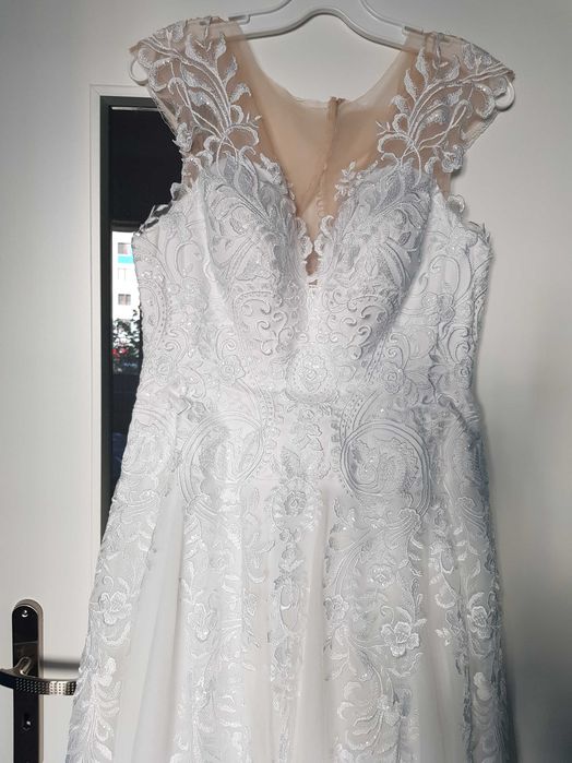 Koronkowa Suknia ślubna