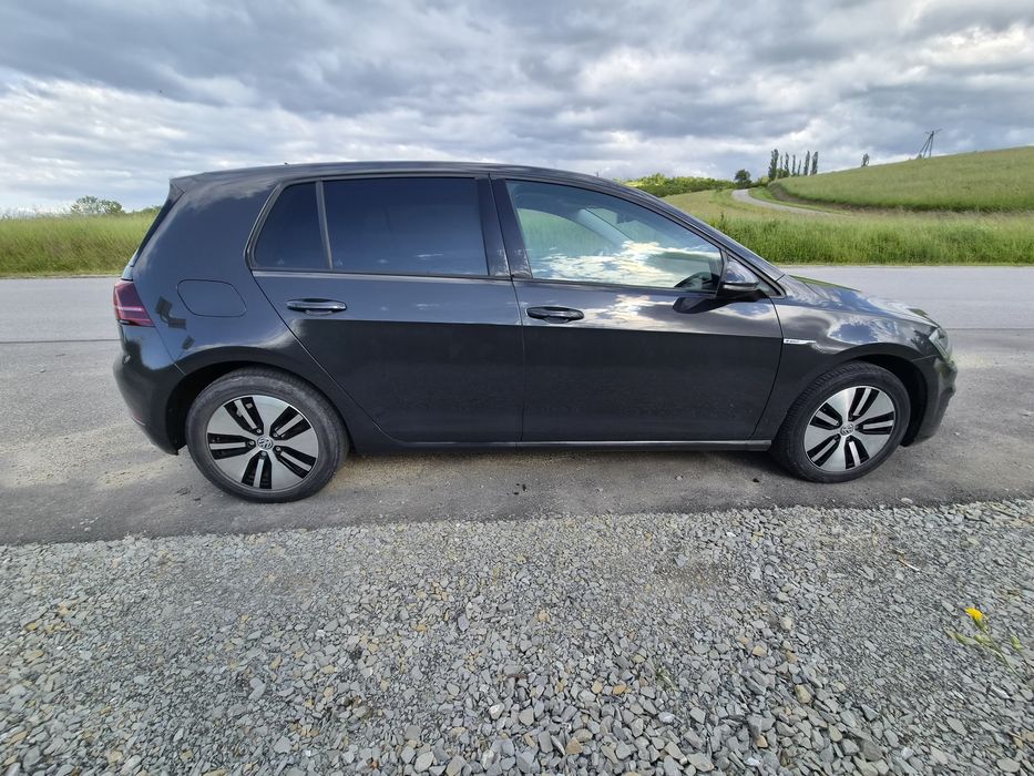 Volkswagen E-golf 136km