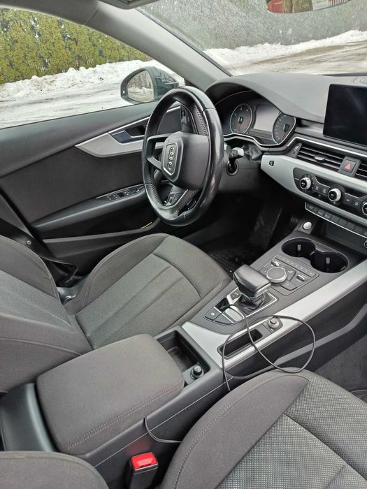 Audi A4 B9 2017 rok .