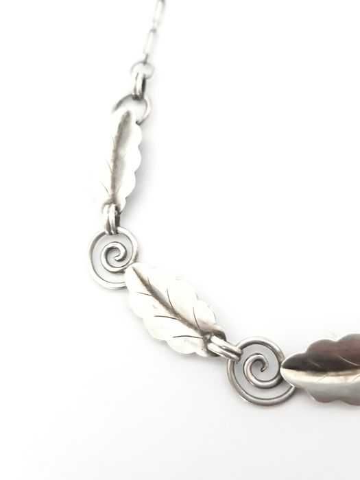 Bonito Colar -  em Prata - como Novo