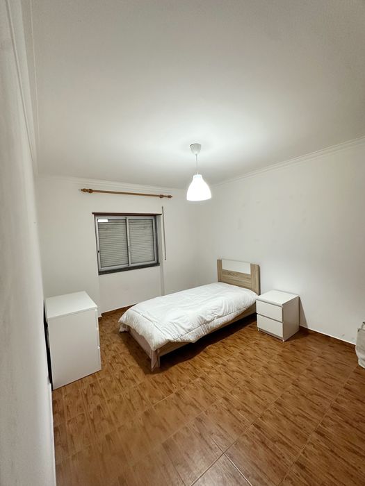 Aluga-se quarto em Carcavelos