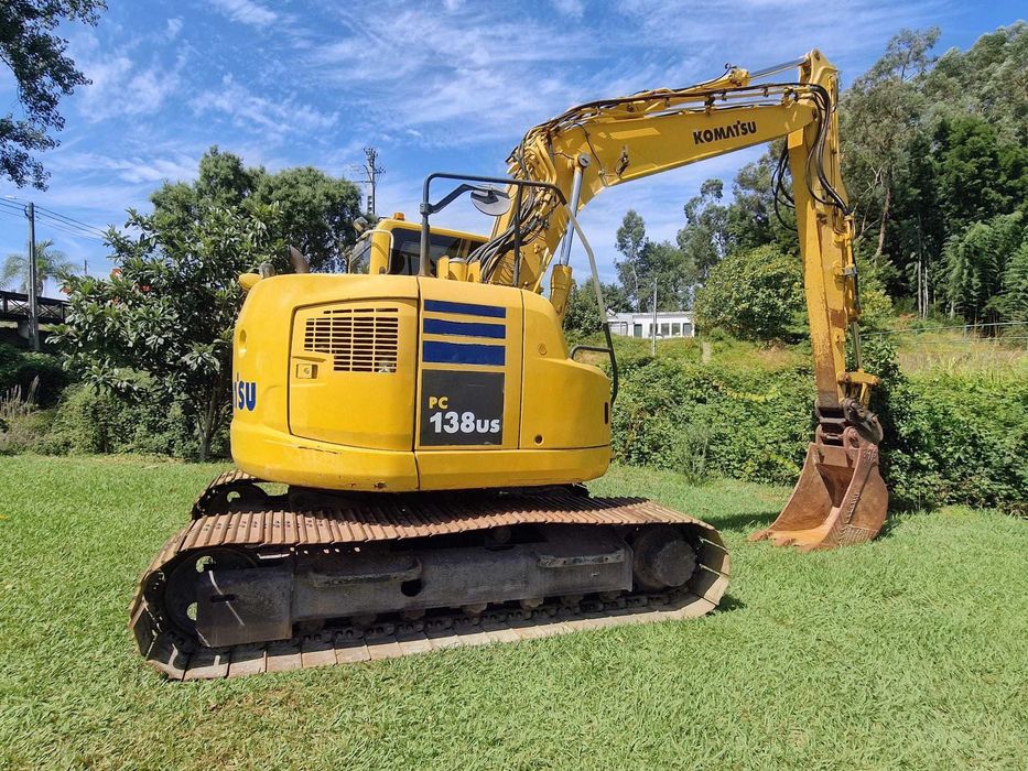 Escavadora Komatsu PC 138US