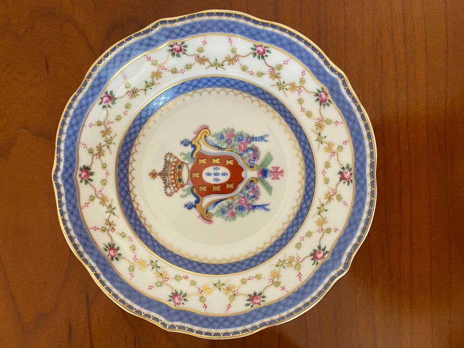 Chávena de café NG, armoriada com brasão da monarquia portuguesa