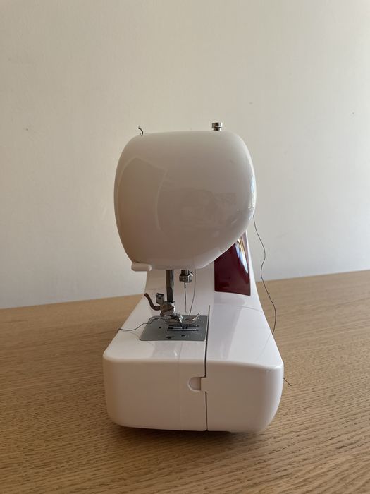 Maquina de Costura JATA Genesis 695 (13 pontos)