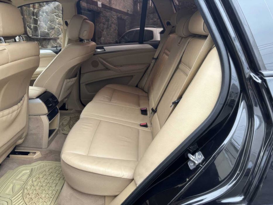 BMW X5 xDrive35i      2012