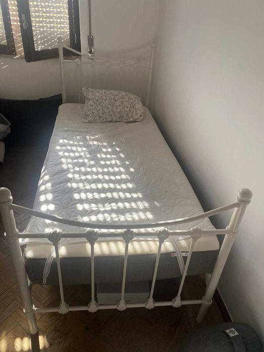 Cama de Ferro de Solteiro Com Estrado Duplo e Colchão