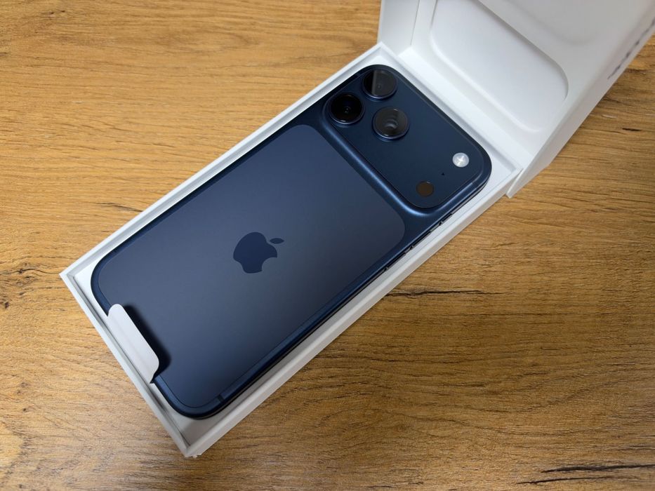 Apple iPhone 17 Pro Max 256 GB - Głębinowy błękit - stan idealny
