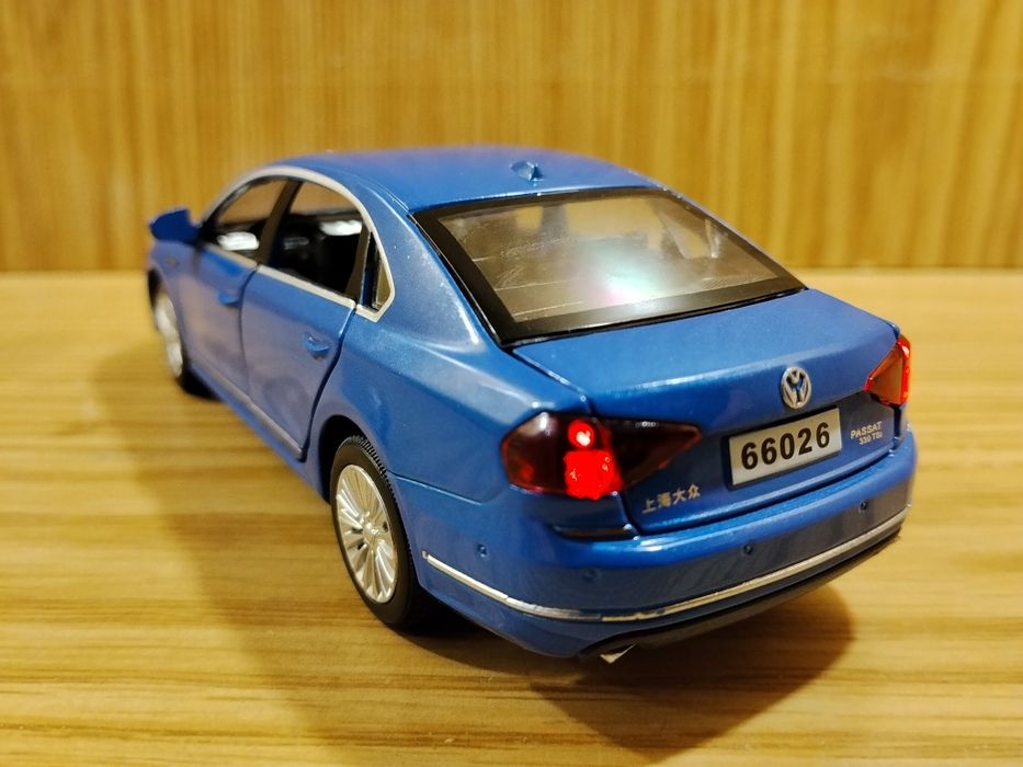 Модель Volkswagen Passat 1:32 Автопром металл свет звук инерция пассат