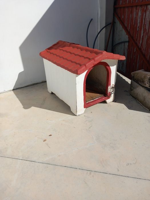 Casota cão em betão armado (como nova)