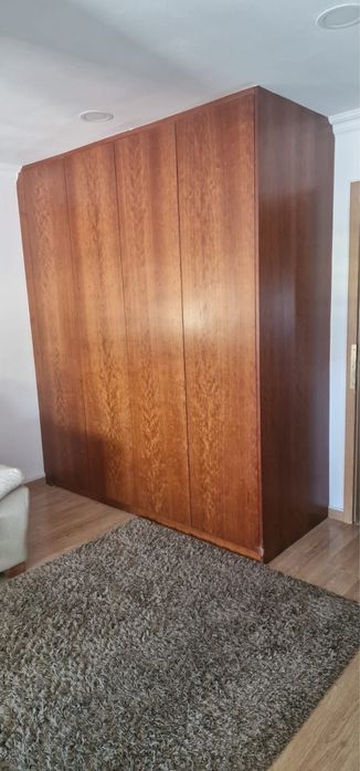 Roupeiro de cerejeira