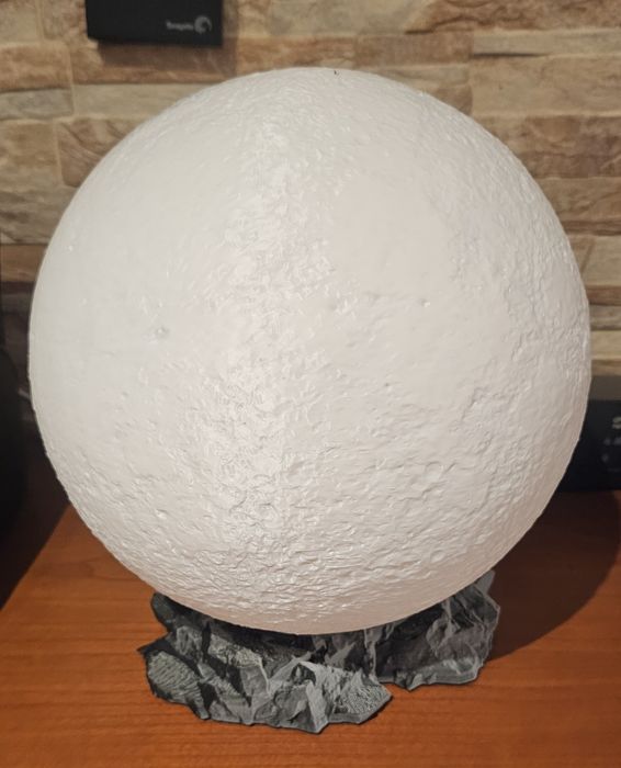 Lua 3D com Luz - PLA