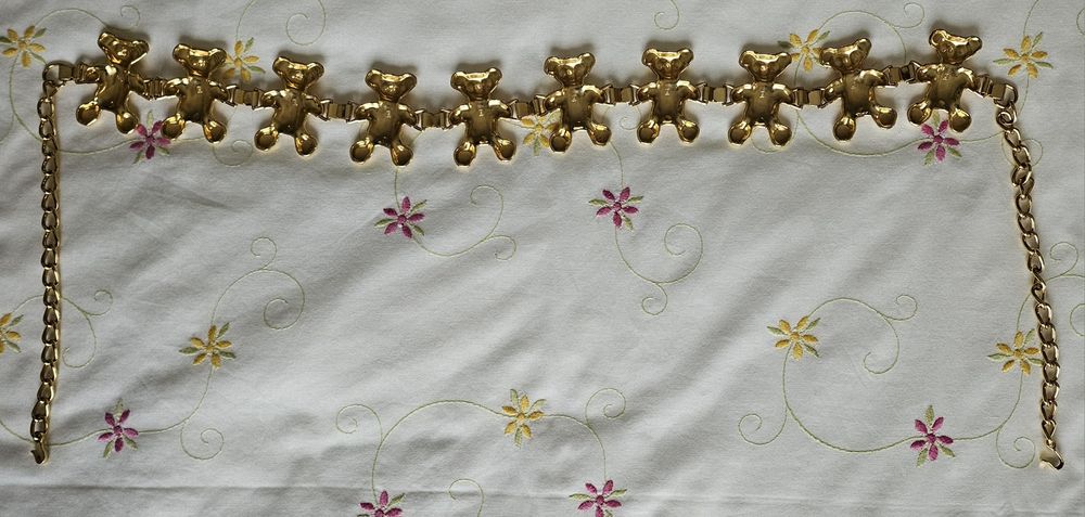 Cinto dourado com motivo ursos de peluche