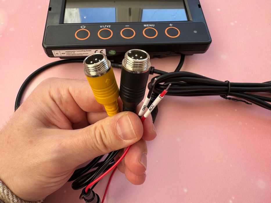 ВОДОНЕПРОНИЦАЕМЫЙ AHD монитор на две камеры