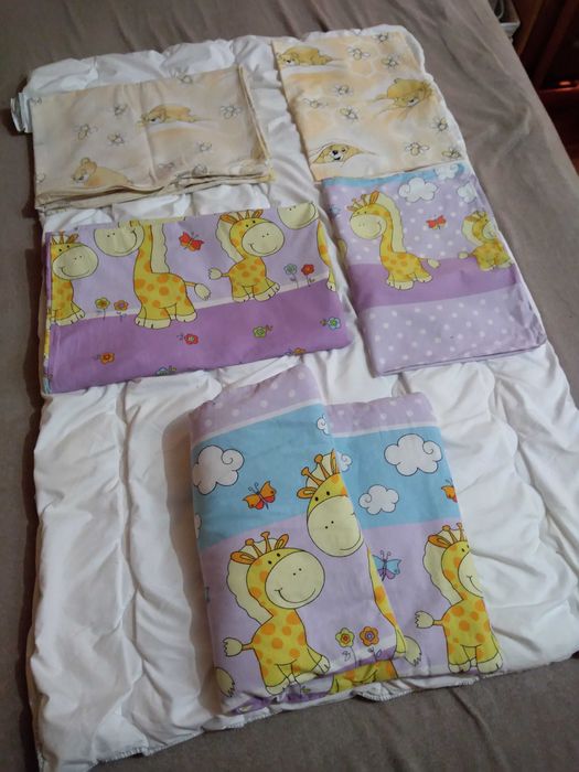 Kołdra dziecięca 90x130 poduszka 40x60, dwa komplety poscieli