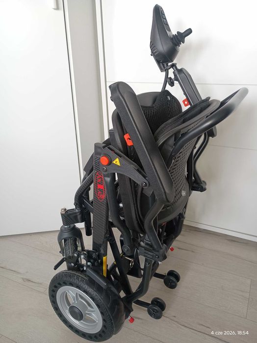 Lekki wózek inwalidzki elektryczny