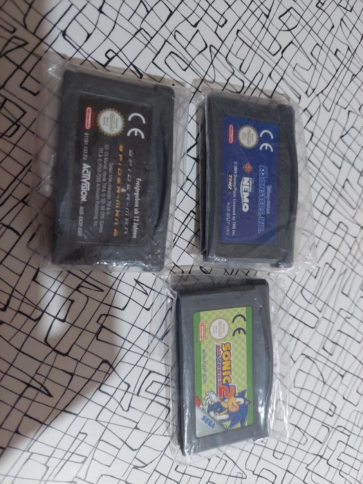 Vendo gameboy e 19 jogos TUDO POR 160 euros