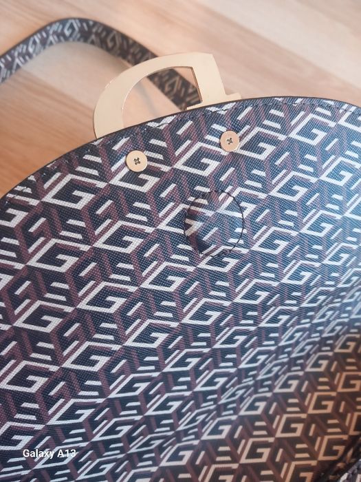 Guess piękna torebka na ramię oryginalne