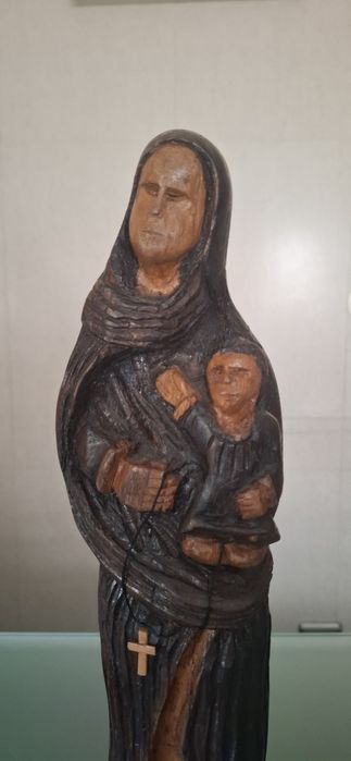Estátua madeira esculpida