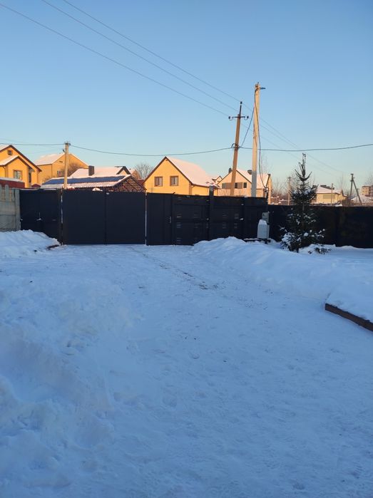 Подобово дерев'яний будинок з сауною.
