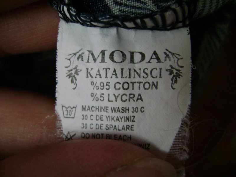 Letnia bluzka z ściągaczem u dołu