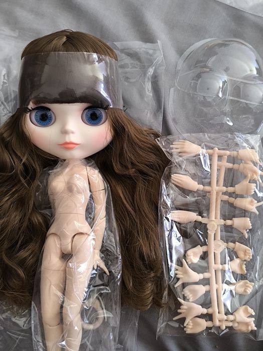 Boneca Icy Blythe castanho