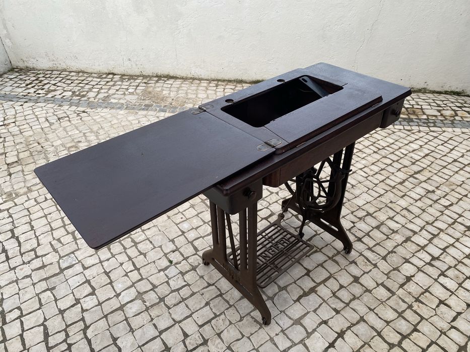 Mesa de maquina de costura Singer