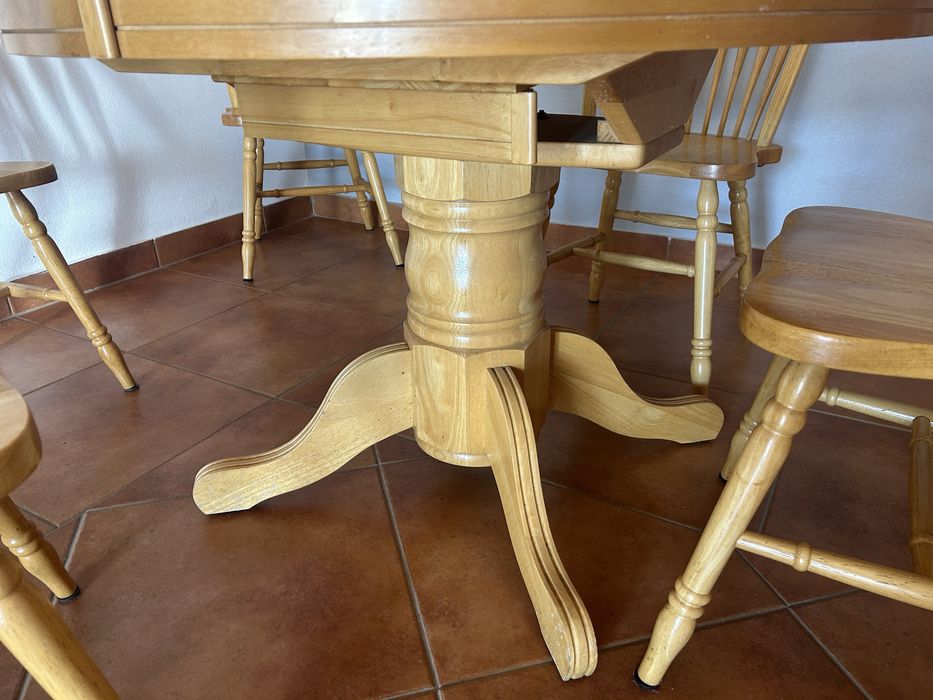 Mesa de refeição extensivel de 4 a 6 lugares