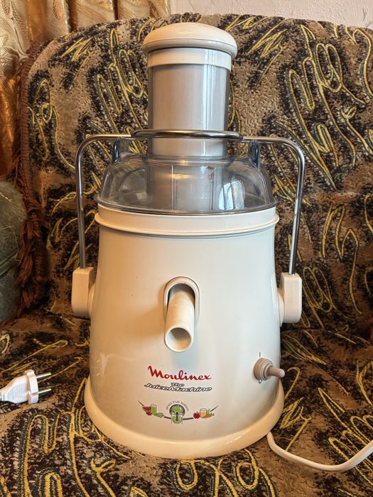 Центробіжна соковижималка Moulinex The Juice Machine 800W (майже нова)