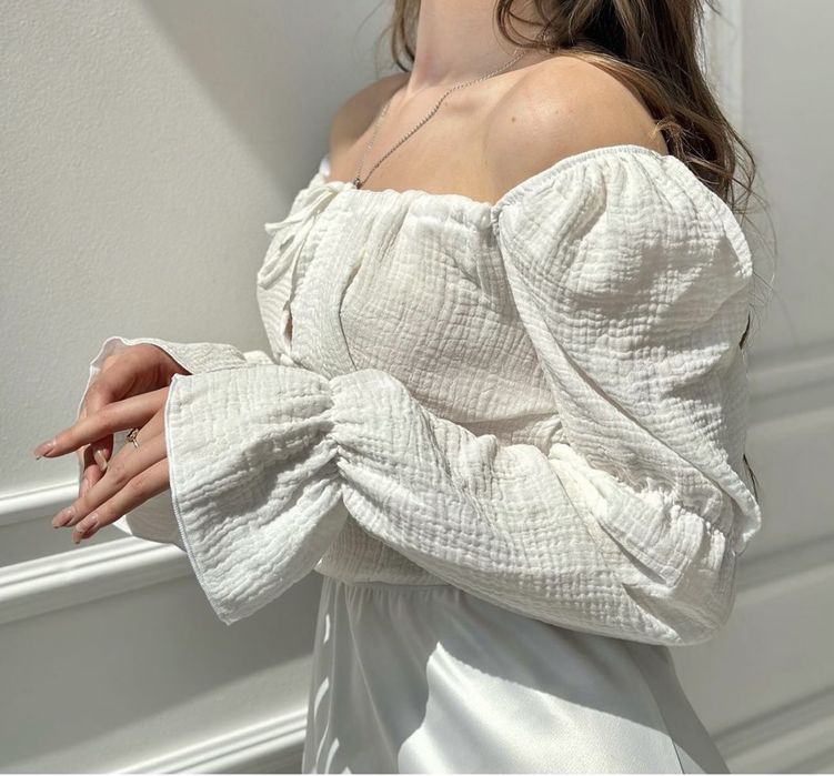 Блузка приталена