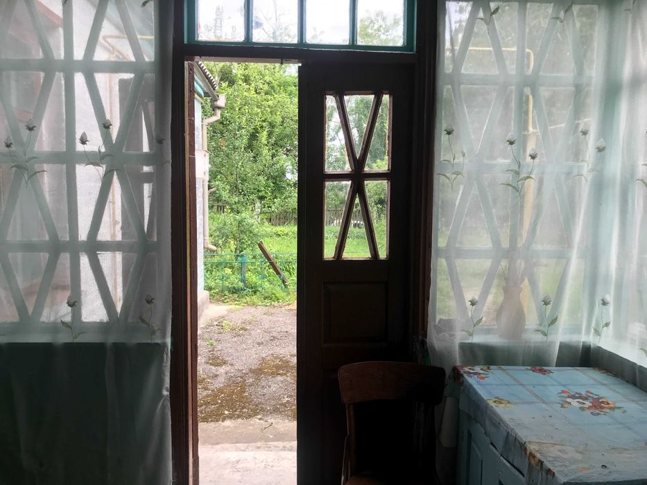 Частина будинку в смт.Вороновиця, вул. Молодіжна. Дві окремі спальні.