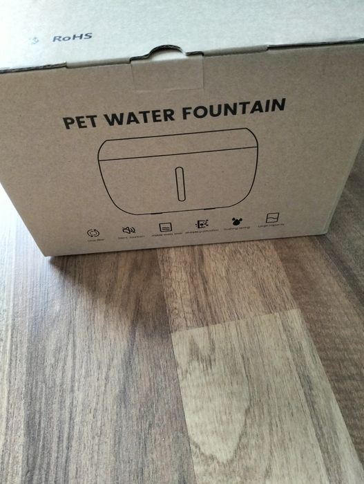 Fontanna poidło dla kota