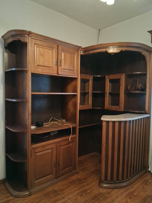 Bar de sala em madeira