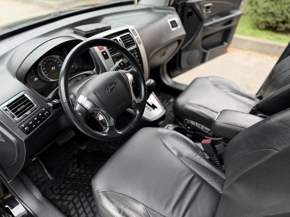 Hyundai Tucson, автомат, газ/бензин, полный привод