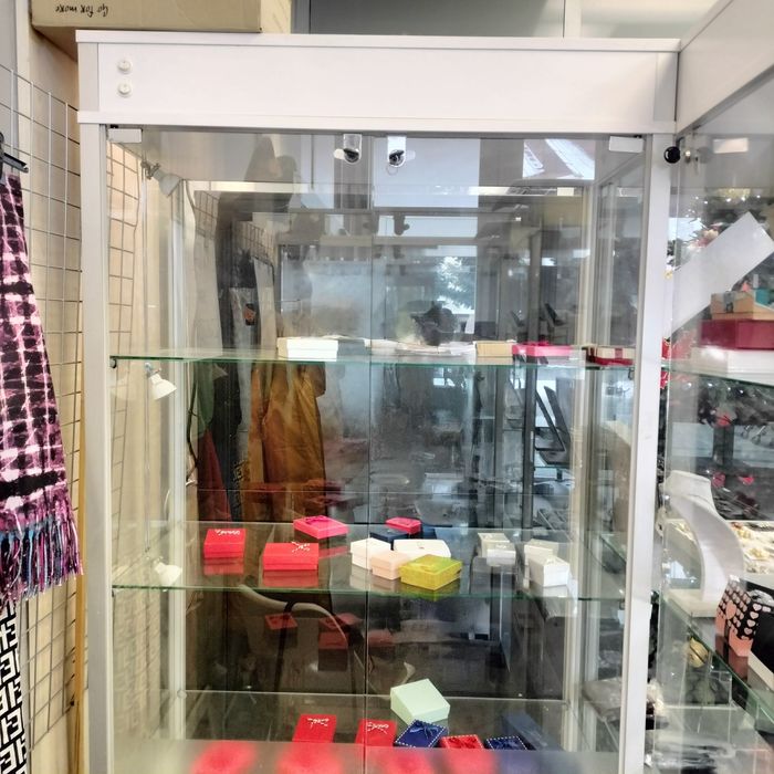 Komplet mebli sklepowych/ wyspa