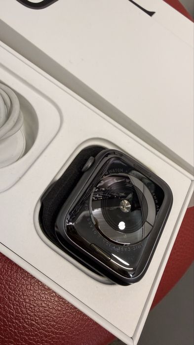 Смарт годинник Apple Watch series 4 44mm